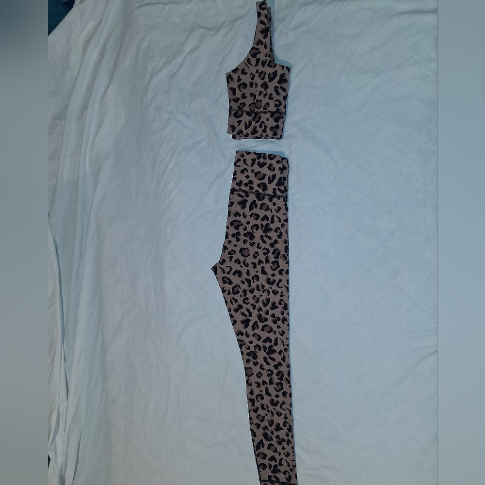 Leopard Print Kids Matching Set - Picture 6 of 6